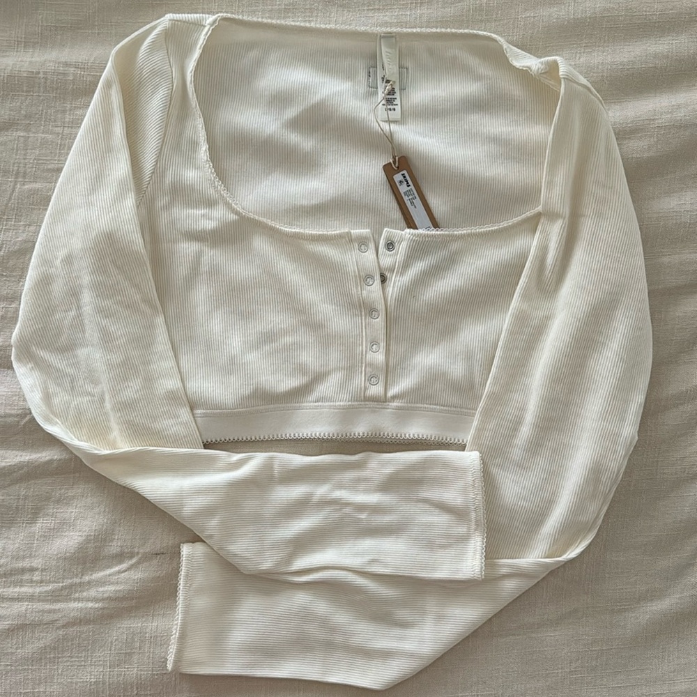 Brand new Skims cropped long sleeve henley sz L with tags
